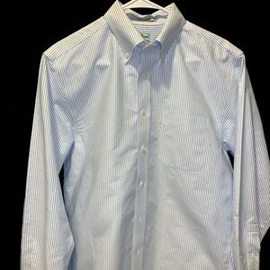 Medium Men's Wrinkle-Free Classic Oxford cotton Shirt, Slightly fitted Fit.